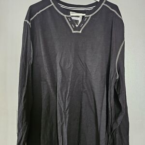 Stylish Black Long Sleeve Tee with Contrast Stitching